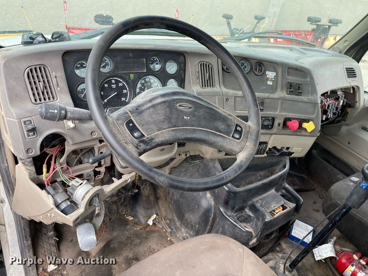 image for item LS9361 2005 Sterling L9500  truck cab and chassis