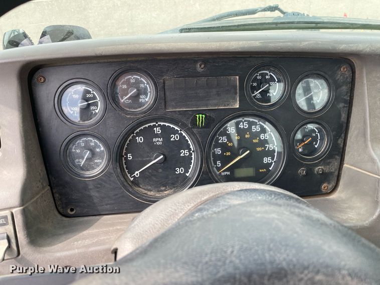 image for item LS9361 2005 Sterling L9500  truck cab and chassis