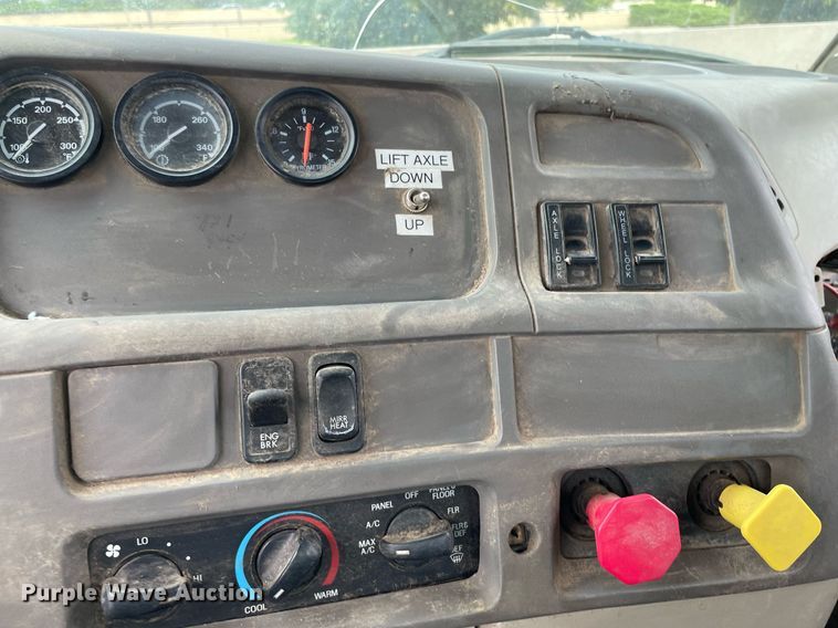 image for item LS9361 2005 Sterling L9500  truck cab and chassis