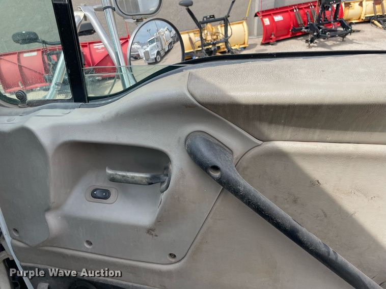 image for item LS9361 2005 Sterling L9500  truck cab and chassis