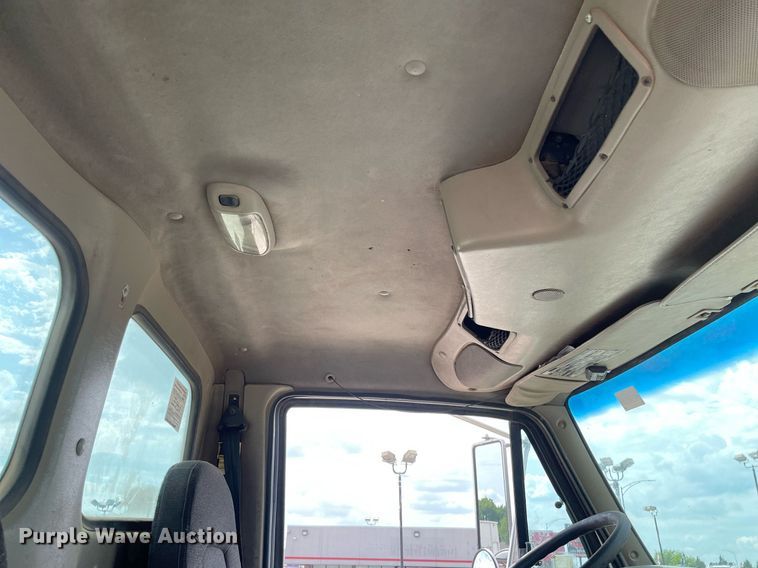 image for item LS9361 2005 Sterling L9500  truck cab and chassis