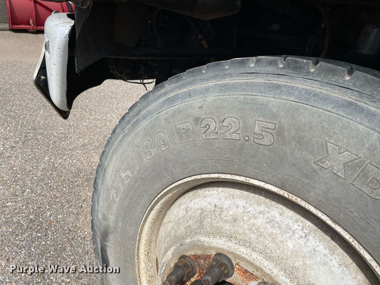 image for item LS9361 2005 Sterling L9500  truck cab and chassis