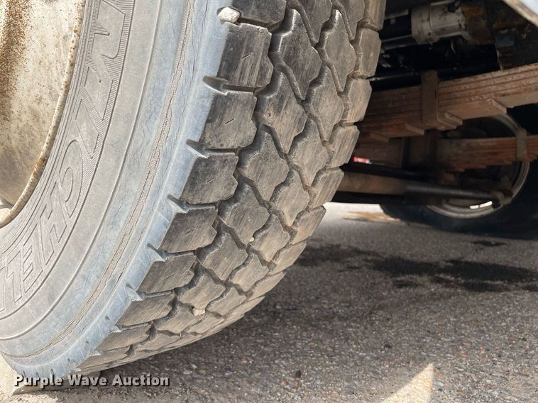 image for item LS9361 2005 Sterling L9500  truck cab and chassis