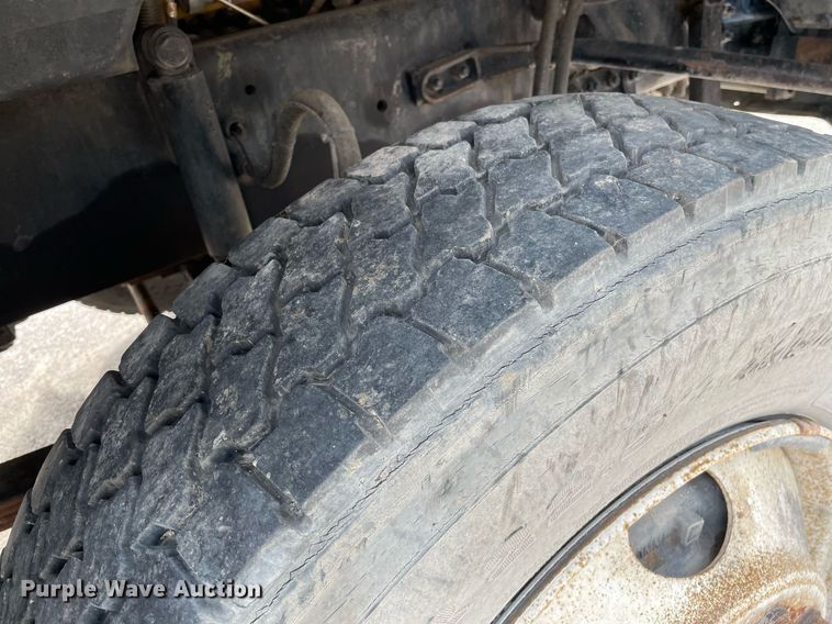 image for item LS9361 2005 Sterling L9500  truck cab and chassis