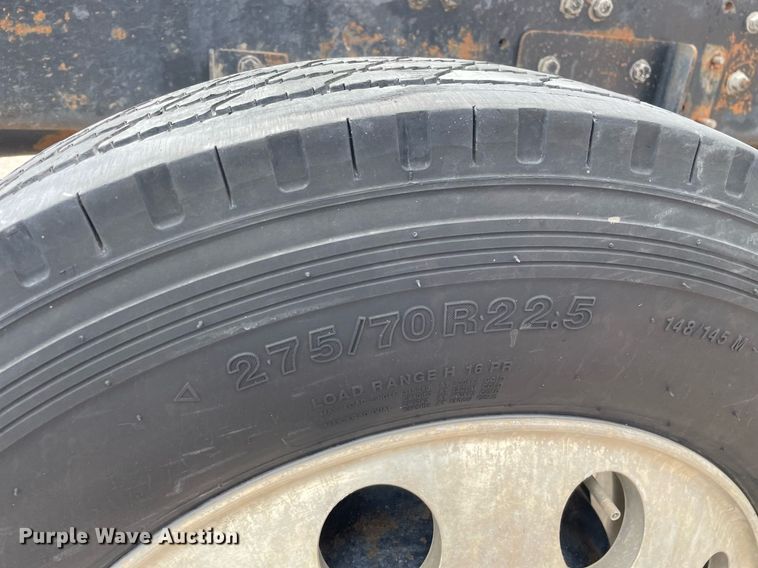 image for item LS9361 2005 Sterling L9500  truck cab and chassis