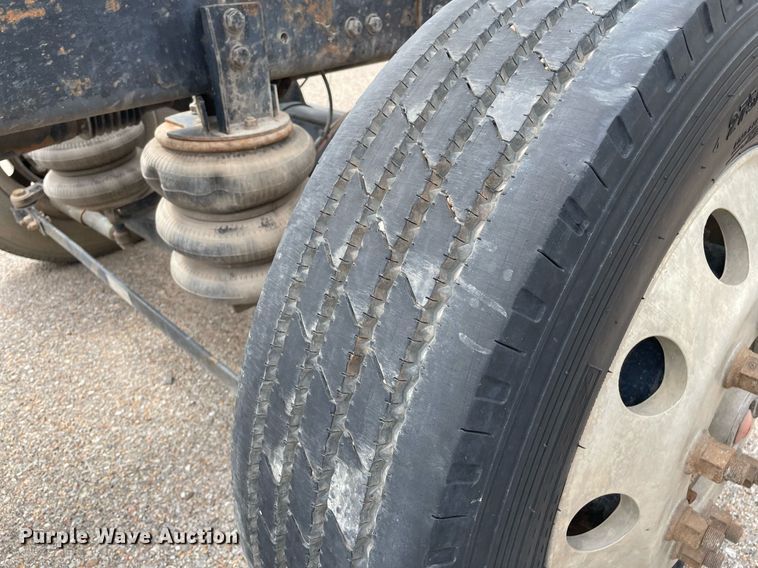 image for item LS9361 2005 Sterling L9500  truck cab and chassis