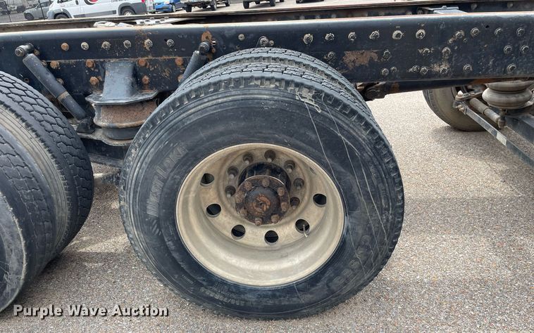 image for item LS9361 2005 Sterling L9500  truck cab and chassis