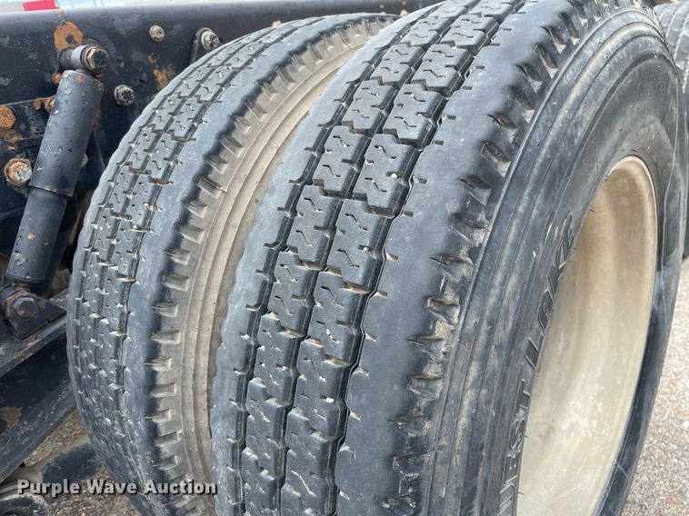 image for item LS9361 2005 Sterling L9500  truck cab and chassis