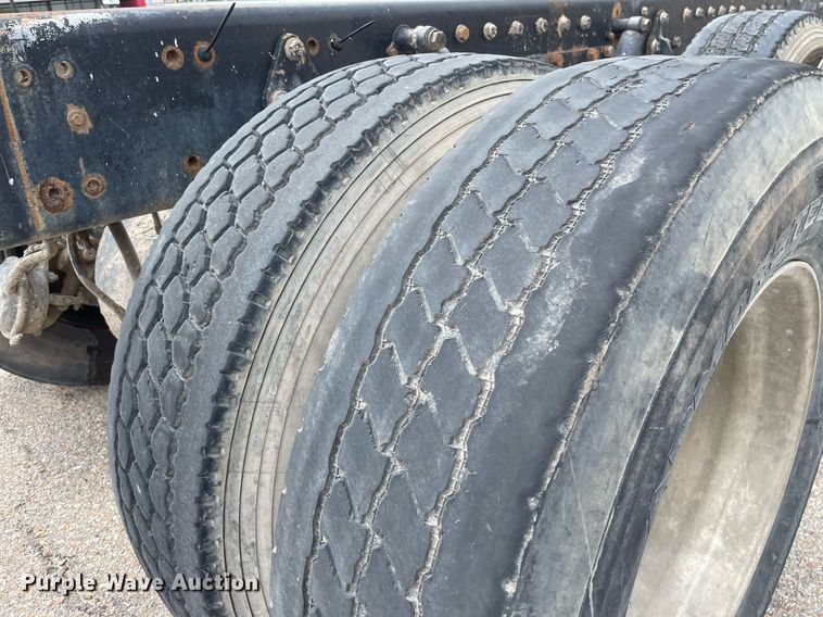 image for item LS9361 2005 Sterling L9500  truck cab and chassis