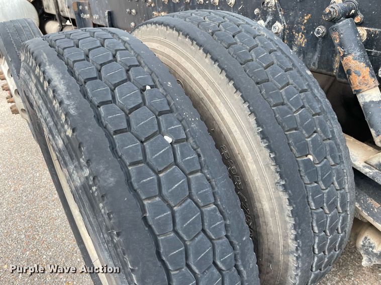 image for item LS9361 2005 Sterling L9500  truck cab and chassis