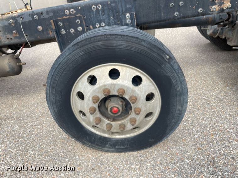 image for item LS9361 2005 Sterling L9500  truck cab and chassis