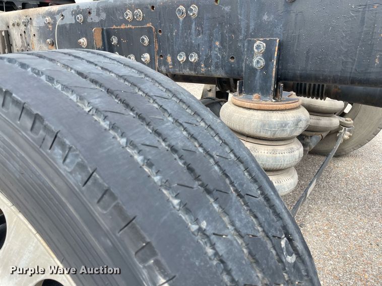 image for item LS9361 2005 Sterling L9500  truck cab and chassis