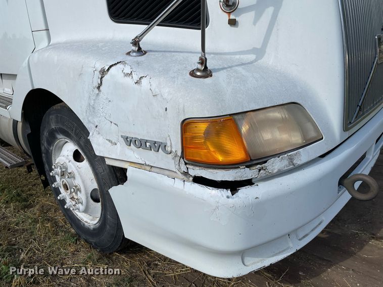 image for item LS9446 1998 Volvo VNL64T  semi truck