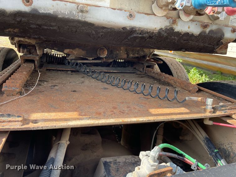 image for item LS9446 1998 Volvo VNL64T  semi truck