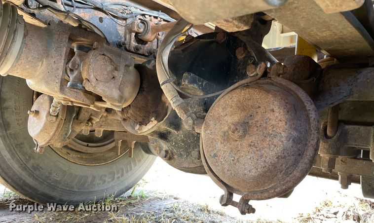 image for item LS9446 1998 Volvo VNL64T  semi truck