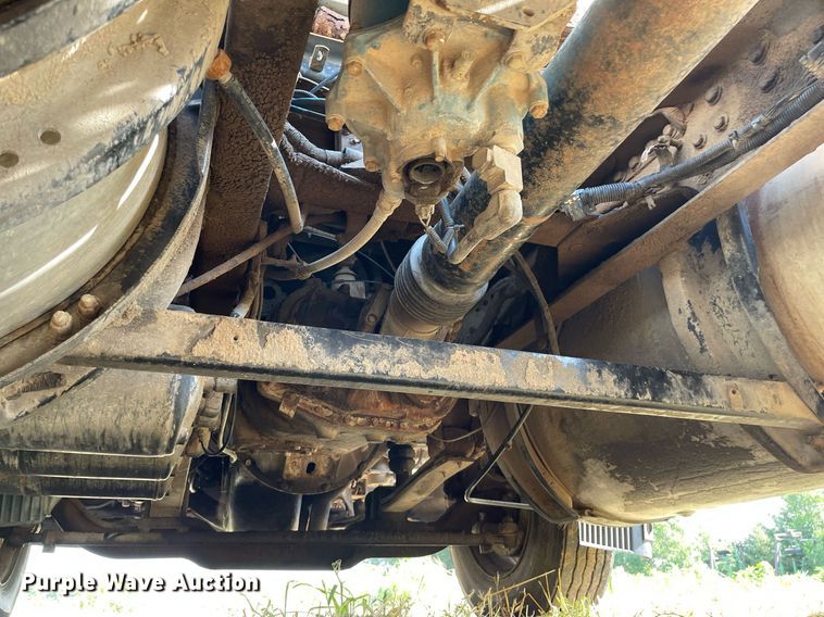 image for item LS9446 1998 Volvo VNL64T  semi truck