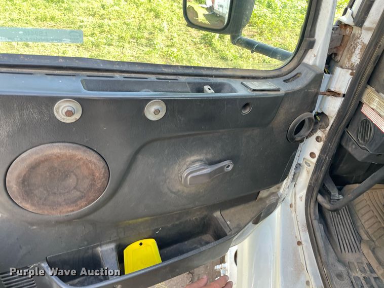 image for item LS9446 1998 Volvo VNL64T  semi truck