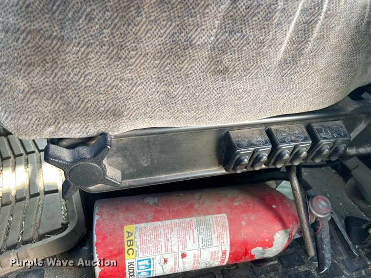 image for item LS9446 1998 Volvo VNL64T  semi truck