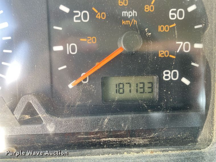 image for item LS9446 1998 Volvo VNL64T  semi truck