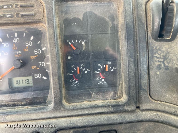 image for item LS9446 1998 Volvo VNL64T  semi truck