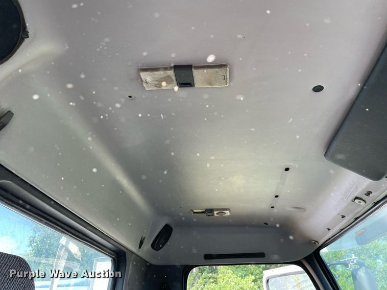 image for item LS9446 1998 Volvo VNL64T  semi truck