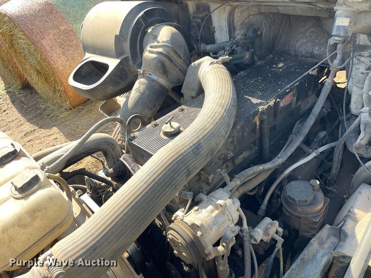 image for item LS9446 1998 Volvo VNL64T  semi truck