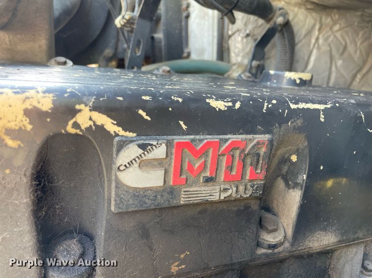 image for item LS9446 1998 Volvo VNL64T  semi truck