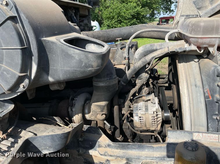 image for item LS9446 1998 Volvo VNL64T  semi truck