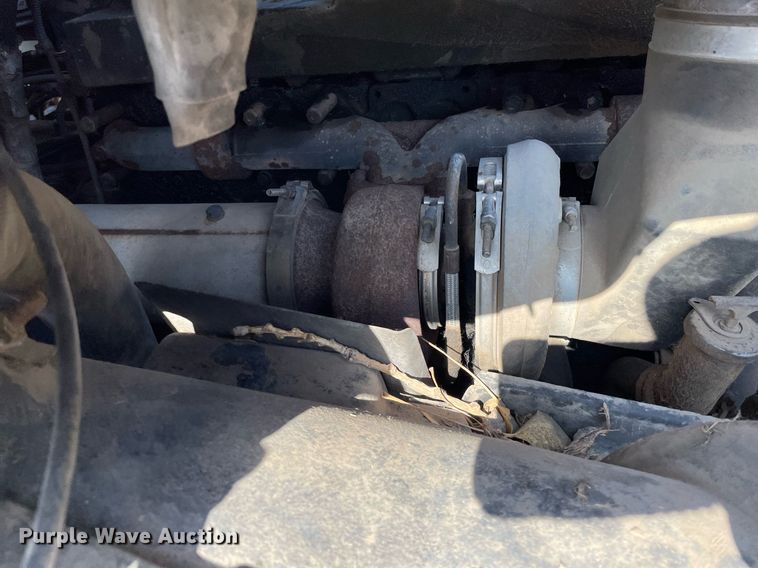 image for item LS9446 1998 Volvo VNL64T  semi truck