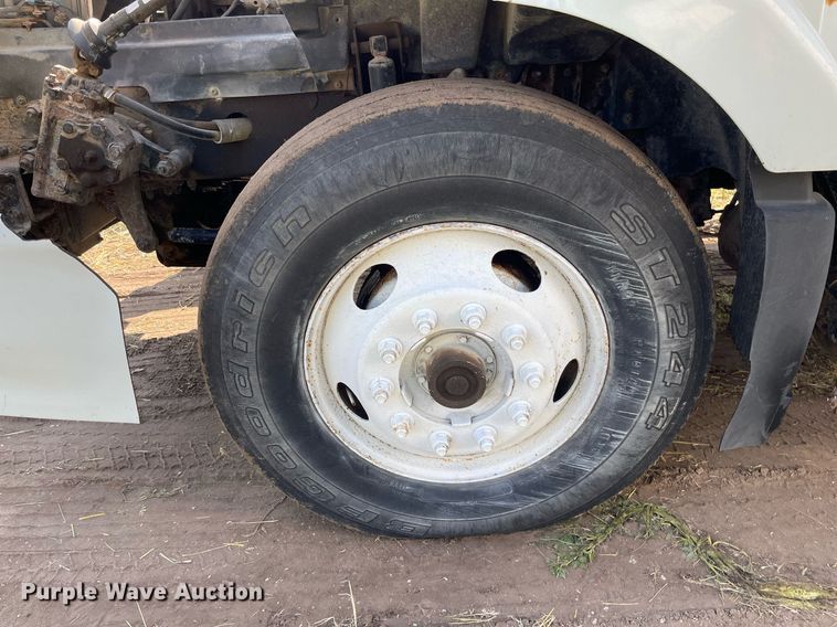 image for item LS9446 1998 Volvo VNL64T  semi truck