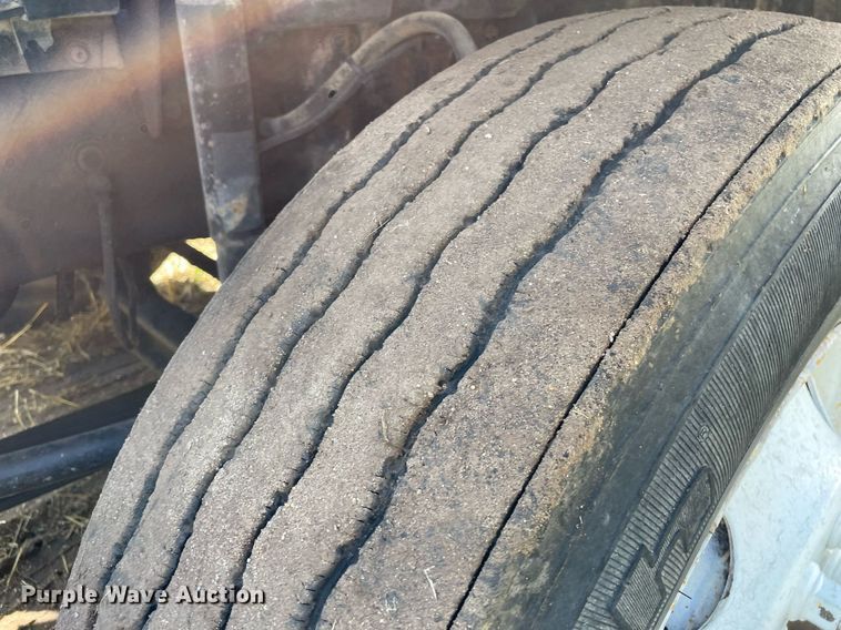 image for item LS9446 1998 Volvo VNL64T  semi truck