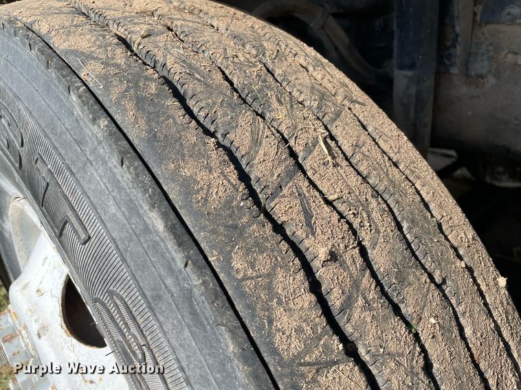 image for item LS9446 1998 Volvo VNL64T  semi truck