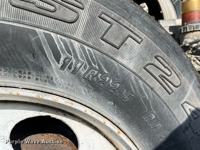 image for item LS9446 1998 Volvo VNL64T  semi truck