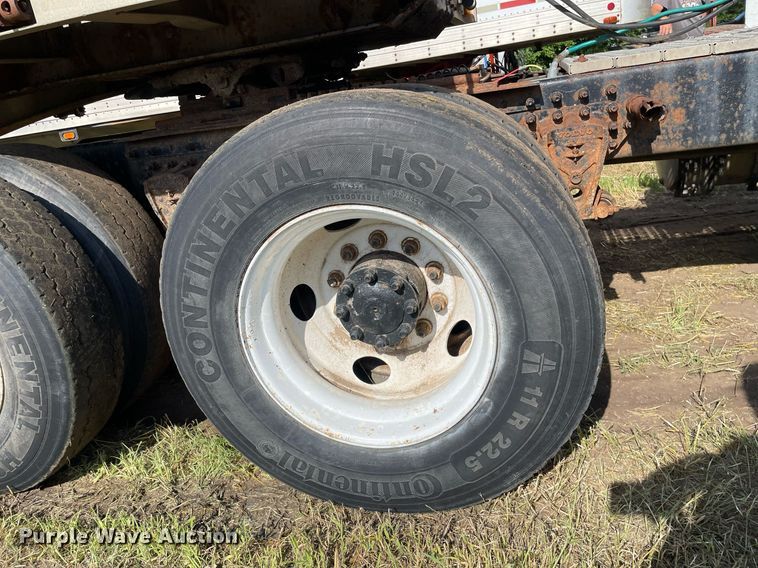 image for item LS9446 1998 Volvo VNL64T  semi truck