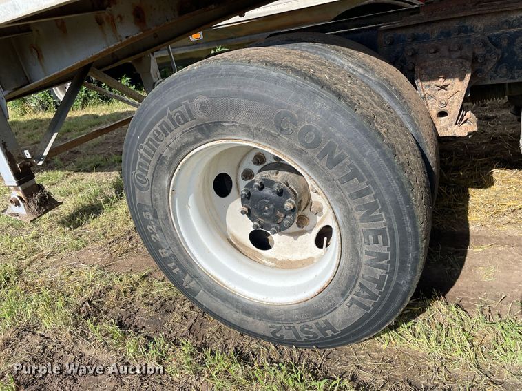 image for item LS9446 1998 Volvo VNL64T  semi truck