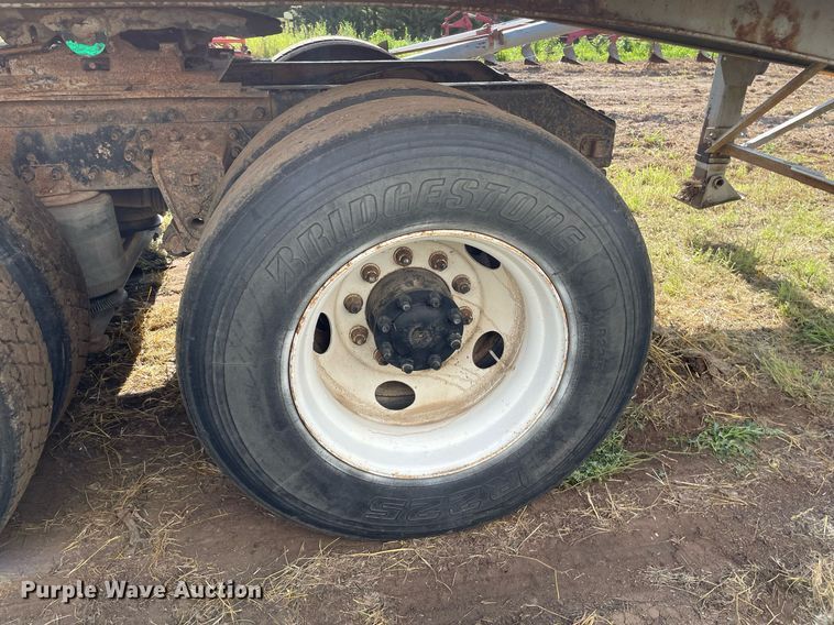 image for item LS9446 1998 Volvo VNL64T  semi truck