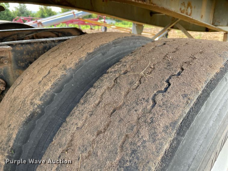 image for item LS9446 1998 Volvo VNL64T  semi truck