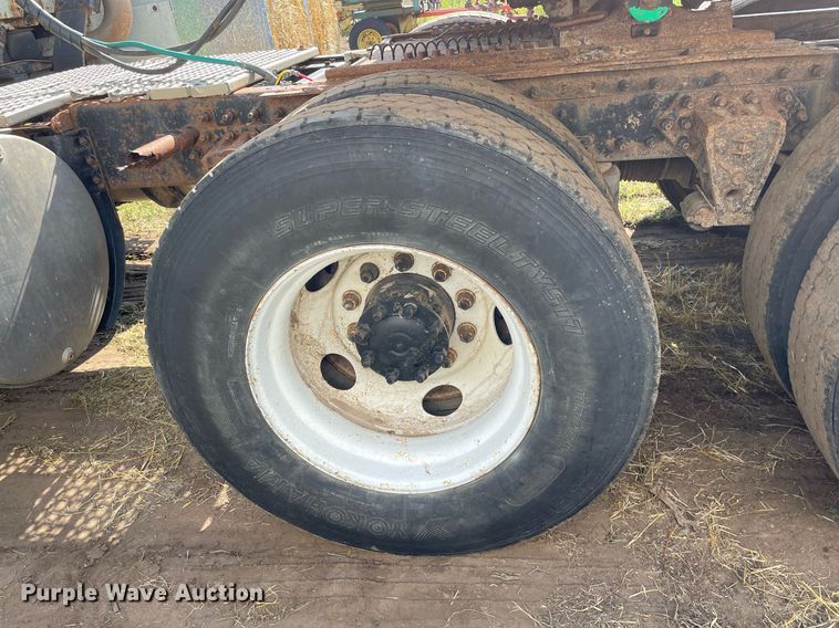 image for item LS9446 1998 Volvo VNL64T  semi truck