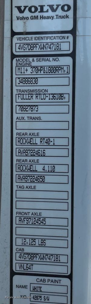 image for item LS9446 1998 Volvo VNL64T  semi truck