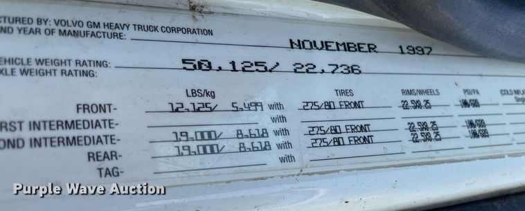 image for item LS9446 1998 Volvo VNL64T  semi truck