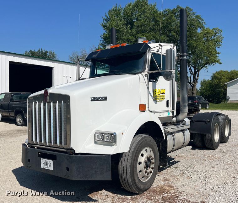 image for item MG9380 2009 Kenworth T800  semi truck