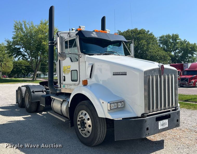 image for item MG9380 2009 Kenworth T800  semi truck
