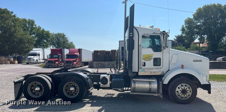 image for item MG9380 2009 Kenworth T800  semi truck
