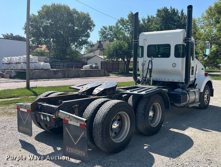 image for item MG9380 2009 Kenworth T800  semi truck