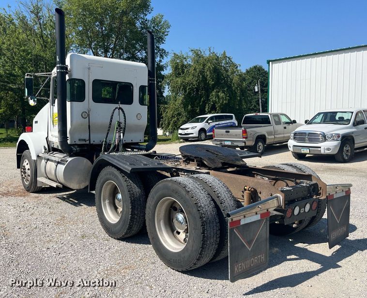 image for item MG9380 2009 Kenworth T800  semi truck