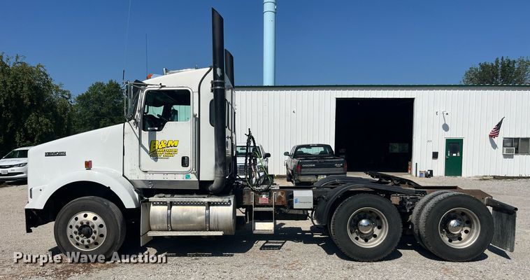 image for item MG9380 2009 Kenworth T800  semi truck