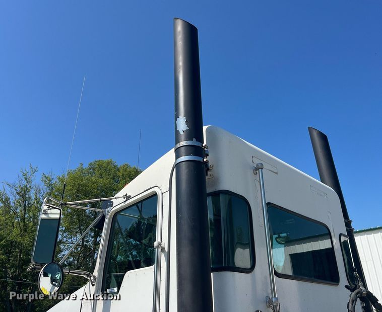 image for item MG9380 2009 Kenworth T800  semi truck