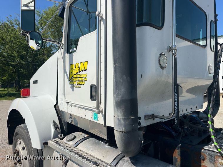 image for item MG9380 2009 Kenworth T800  semi truck