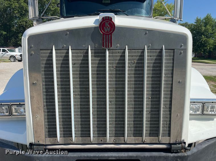 image for item MG9380 2009 Kenworth T800  semi truck