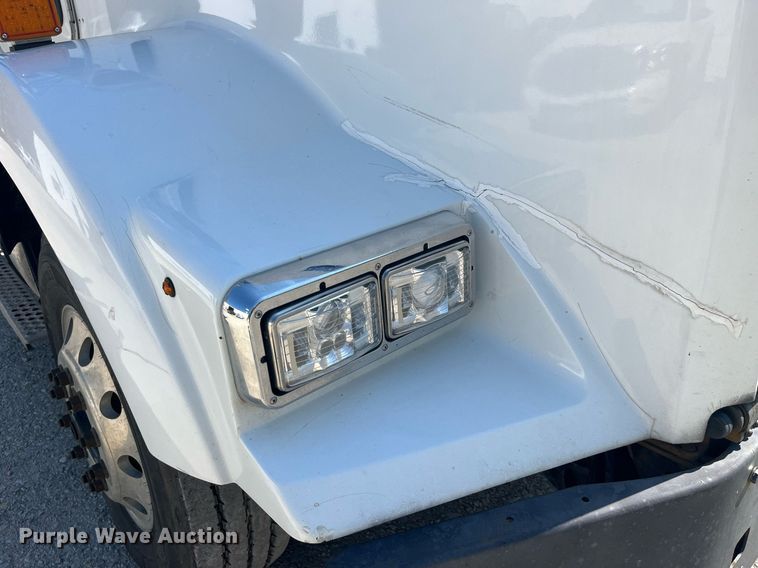 image for item MG9380 2009 Kenworth T800  semi truck